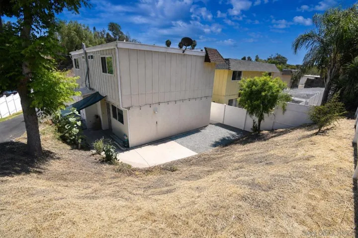 LARGE PRIVATE YARD