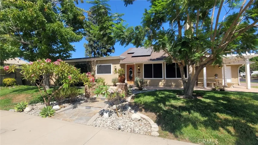 Welcome Home to 7125 E. Randall Ave