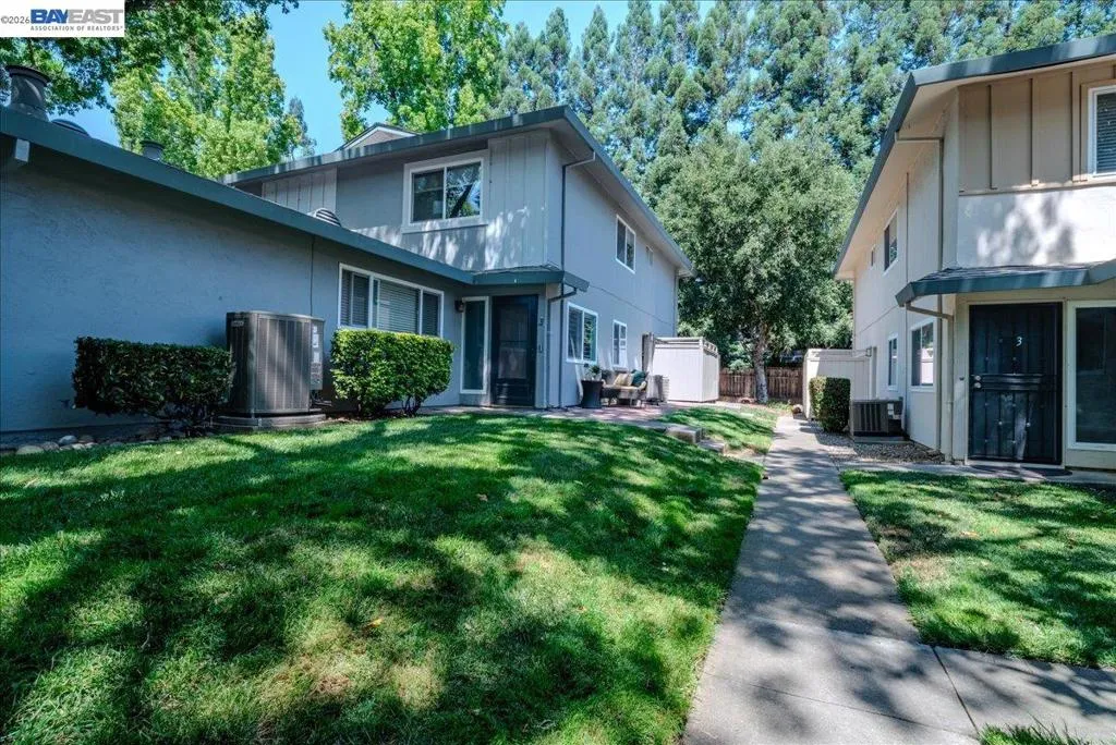 8172 Arroyo Dr
