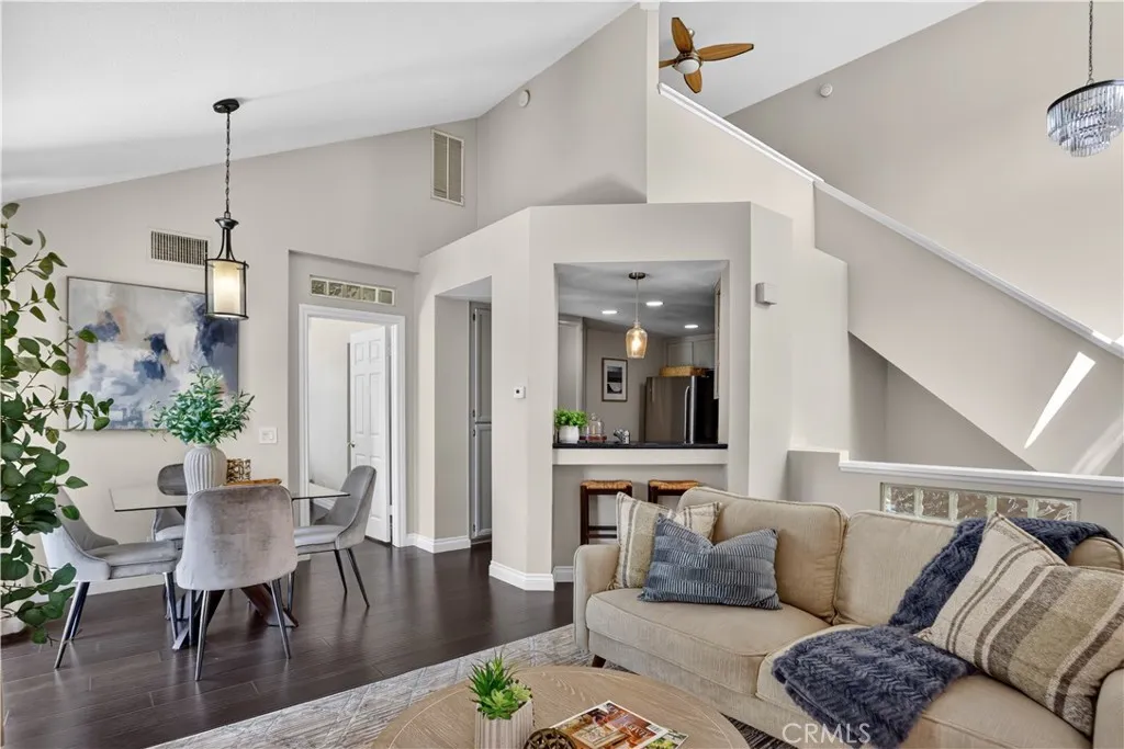 25171 La Jolla Way