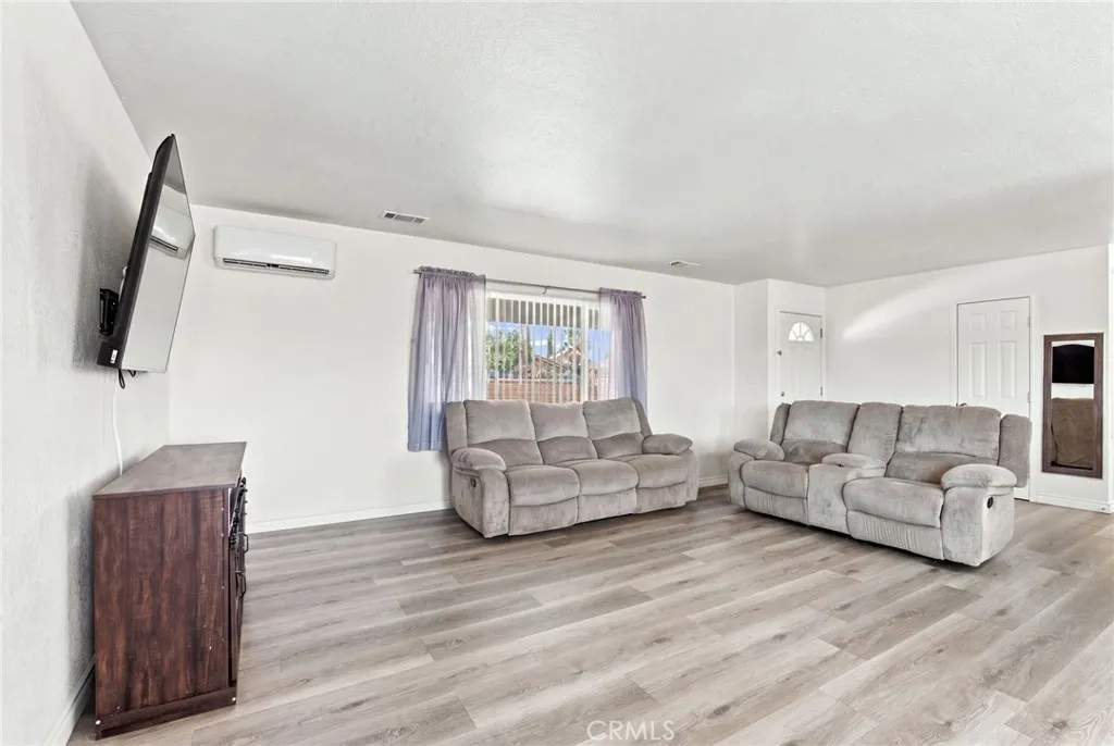 11835 6th, Hesperia, California 92345 — photo 4