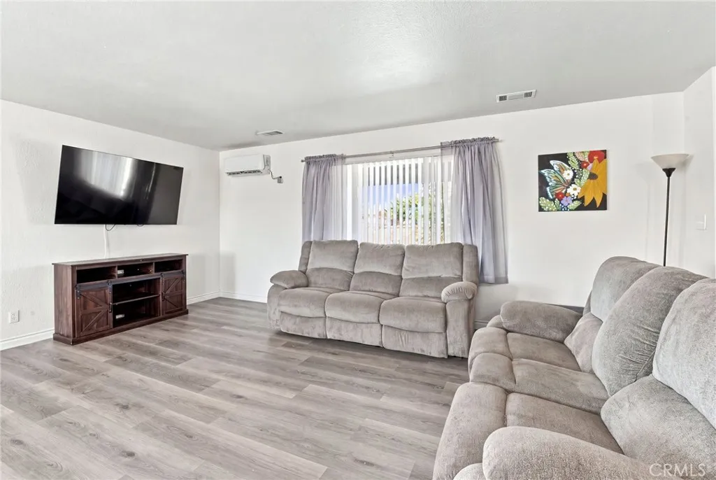11835 6th, Hesperia, California 92345 — photo 5
