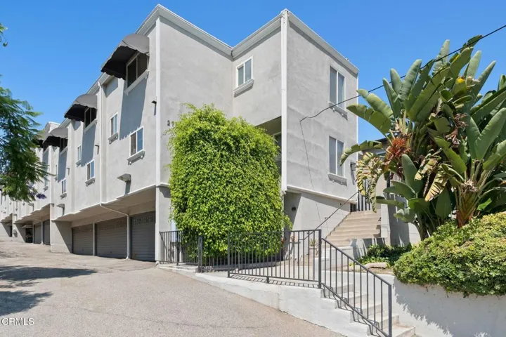 1-2737 Montrose Ave-1