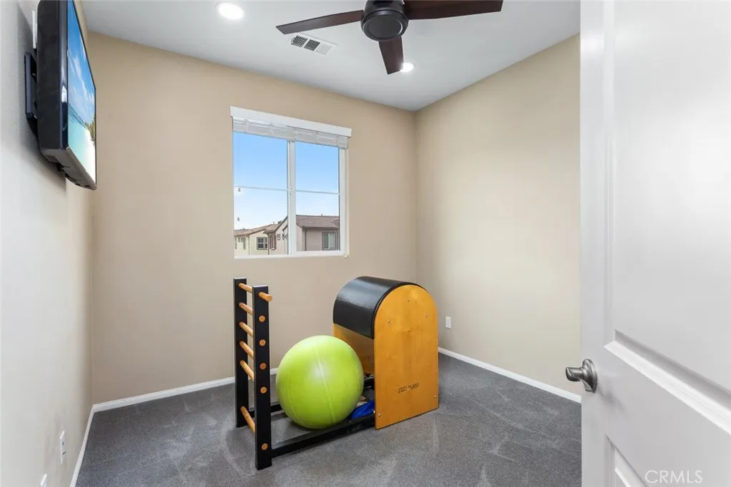 Secondary bedroom (2)
