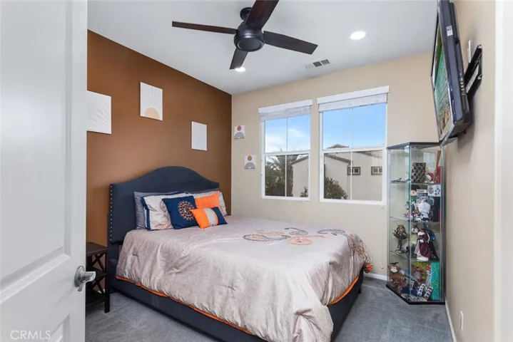 Secondary bedroom (1)