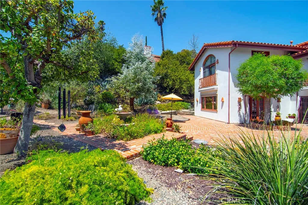 18690 Pasadero Drive, Tarzana, California 91356 — photo 5