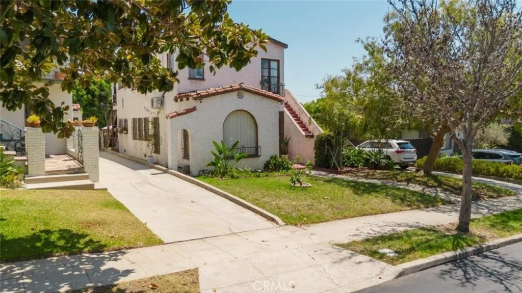 1332 Masselin Ave