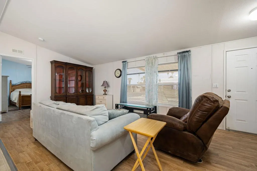 14-web-or-mls-DFMonroe_OPMG_1025_014