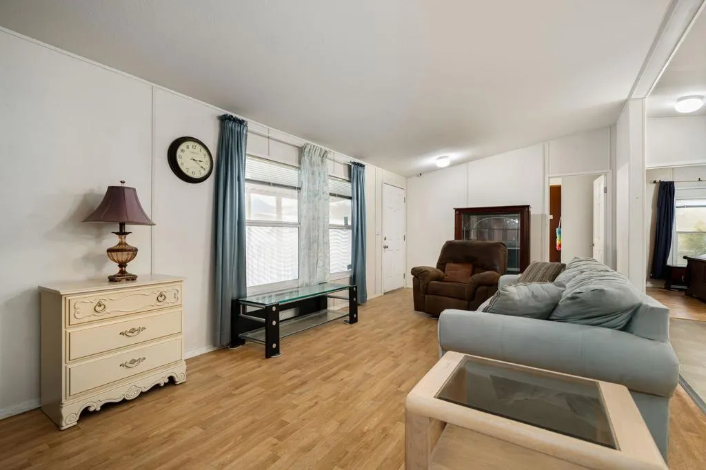 15-web-or-mls-DFMonroe_OPMG_1025_015