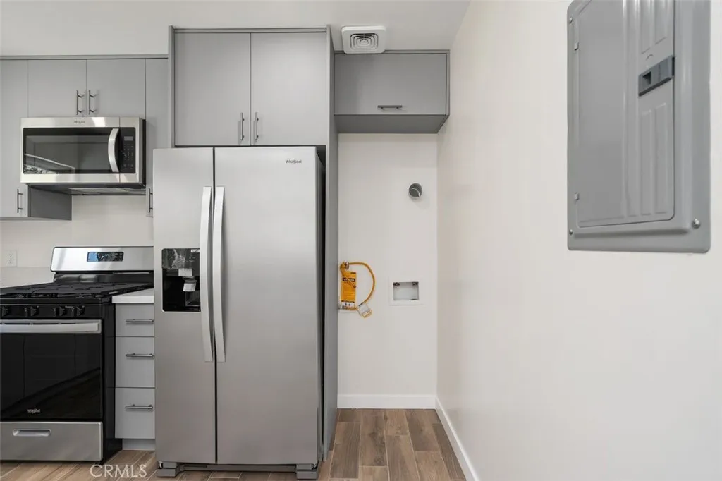 WASHER/DRYER HOOKUPS