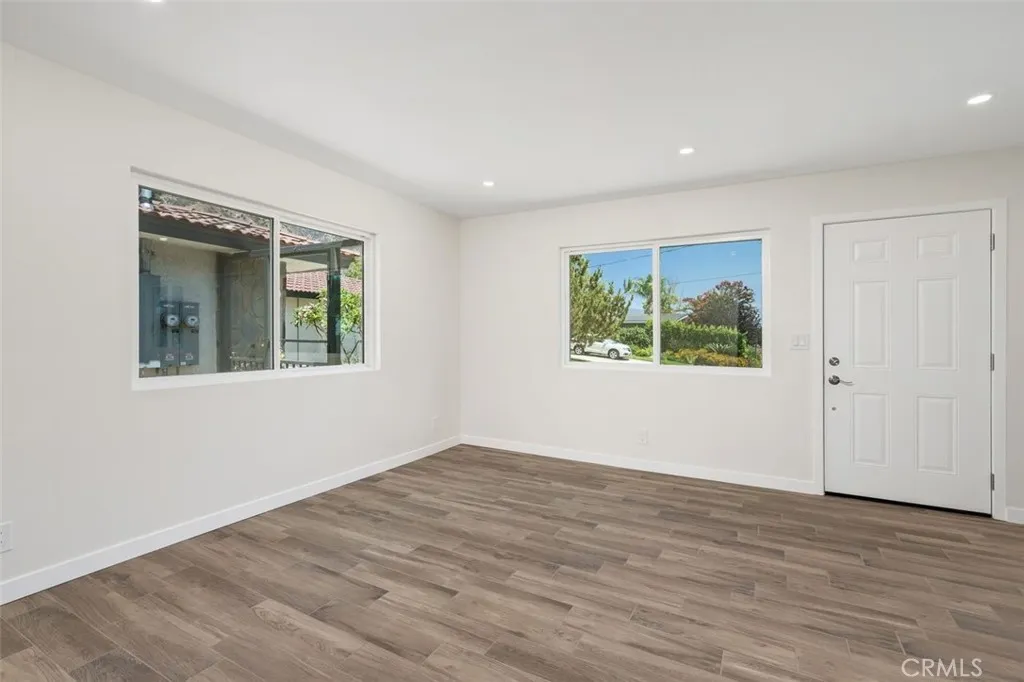 ENTRY WAY/LIVING ROOM
