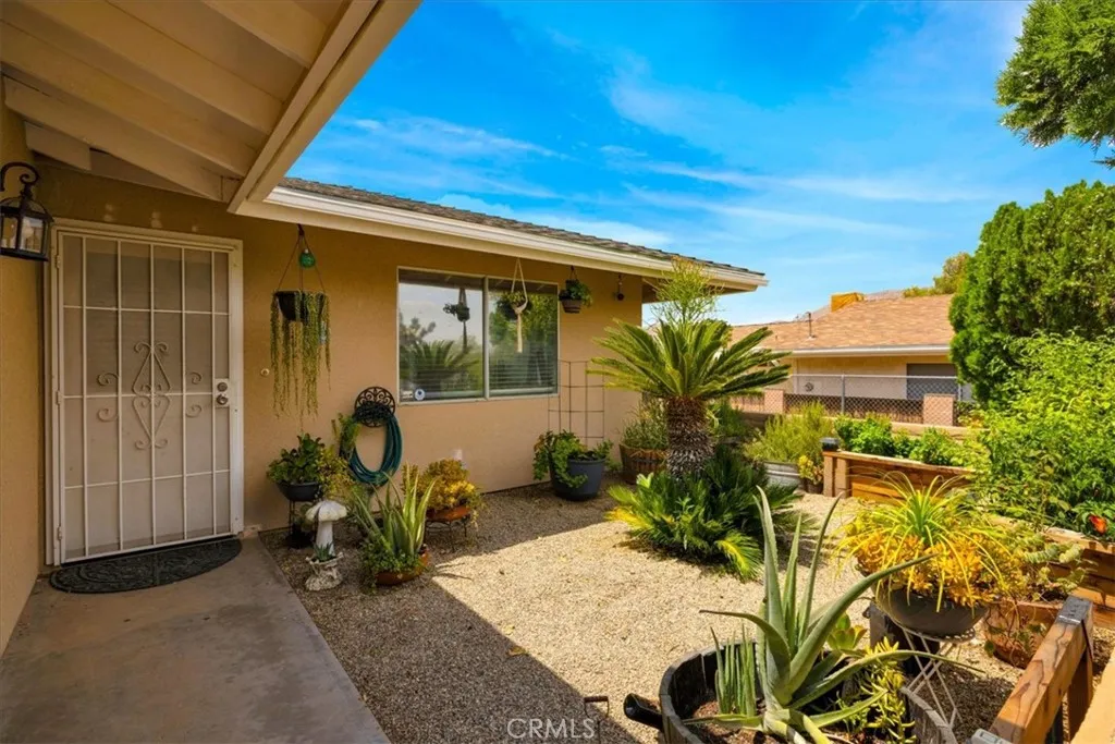 7562 Acoma Trail, Yucca Valley, California 92284 — photo 4