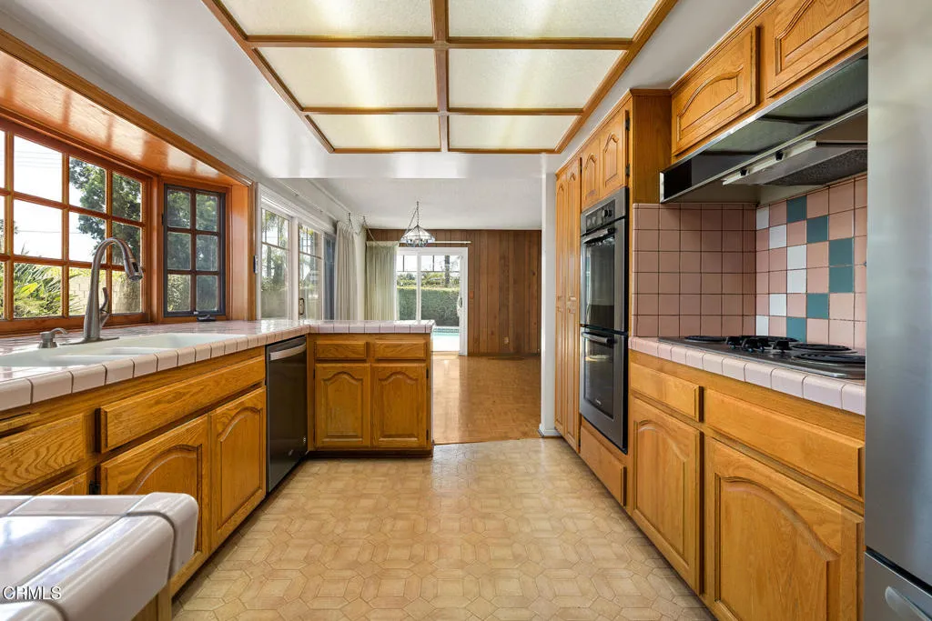 16452 Whittier Lane, Huntington Beach, California 92647 — photo 5