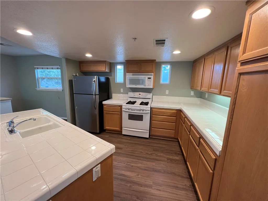 1144 Walnut, San Luis Obispo, California 93401 — photo 4