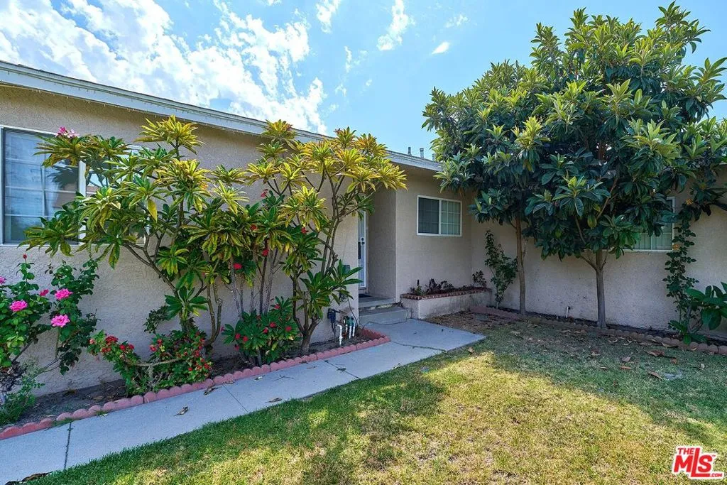 1436 W Valencia Dr