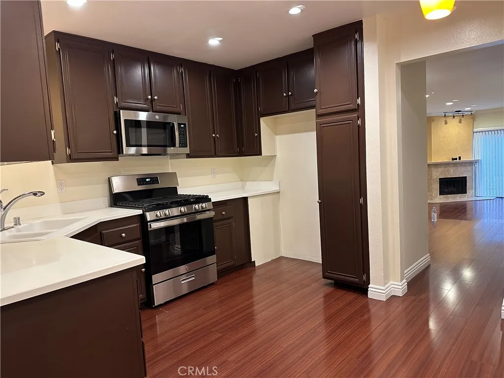 22865 Del Valle Street 12, Woodland Hills, California 91364 — photo 4