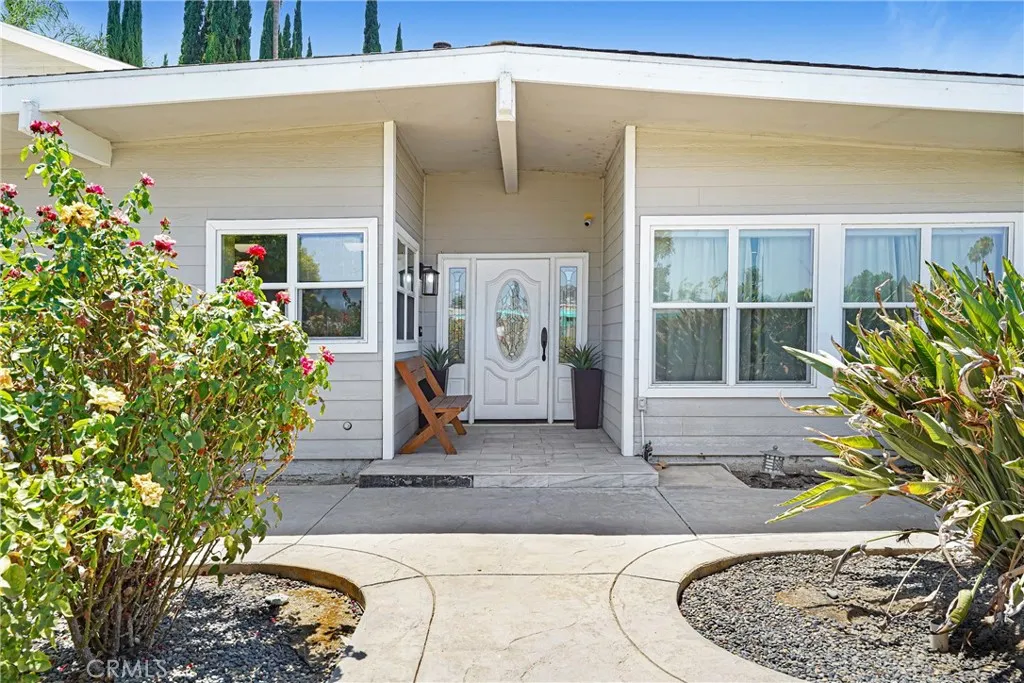 22450 Collins, Woodland Hills, California 91367 — photo 4