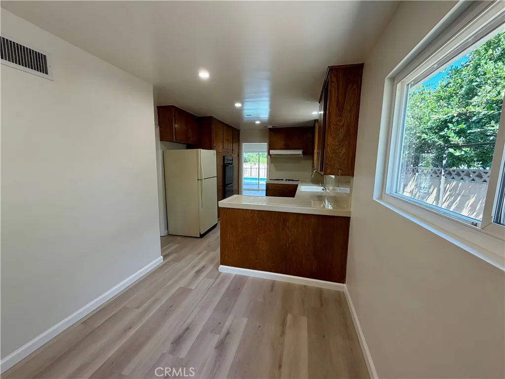 Breakfast area/kitchen