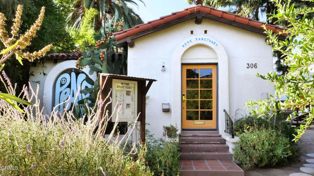 306 E Matilija St