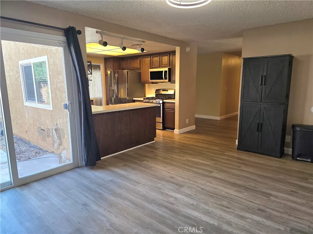 527 Curve, Lancaster, California 93535 — photo 5