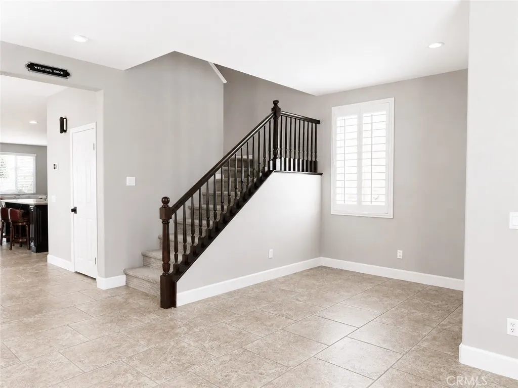 11082 Kalmia Court, Corona, California 92883 — photo 5