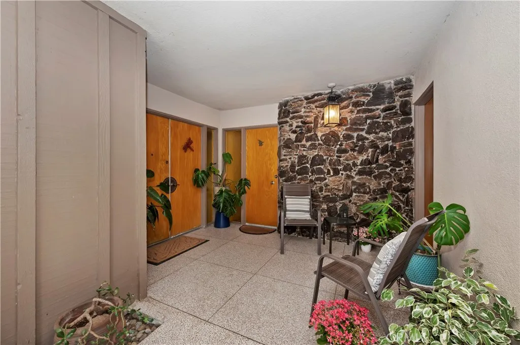 28764 Live Oak Road, Highland, California 92346 — photo 4
