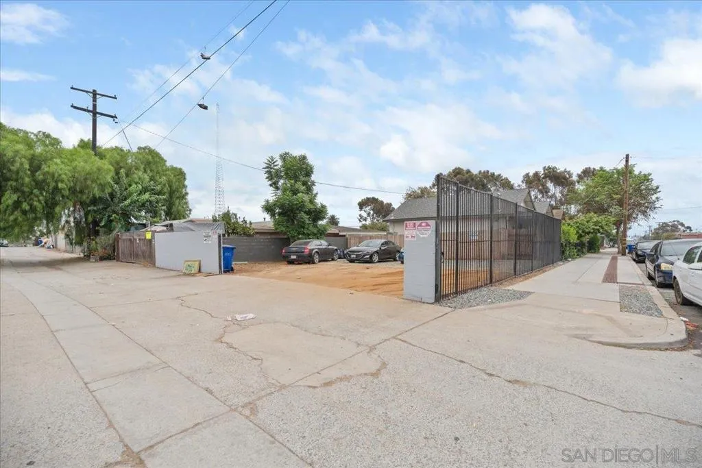 1027 39 S 32nd St, San Diego, California 92113 — photo 5