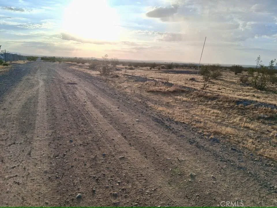 0 Mustang Trail. 042020210, Helendale, California 92342 — photo 5
