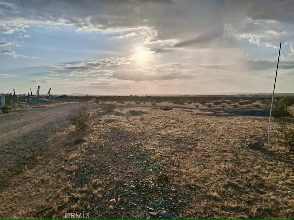 0 Mustang Trail. 042020210, Helendale, California 92342 — photo 4