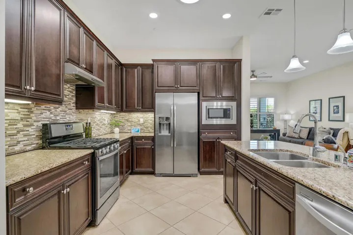 08 KITCHEN MLS
