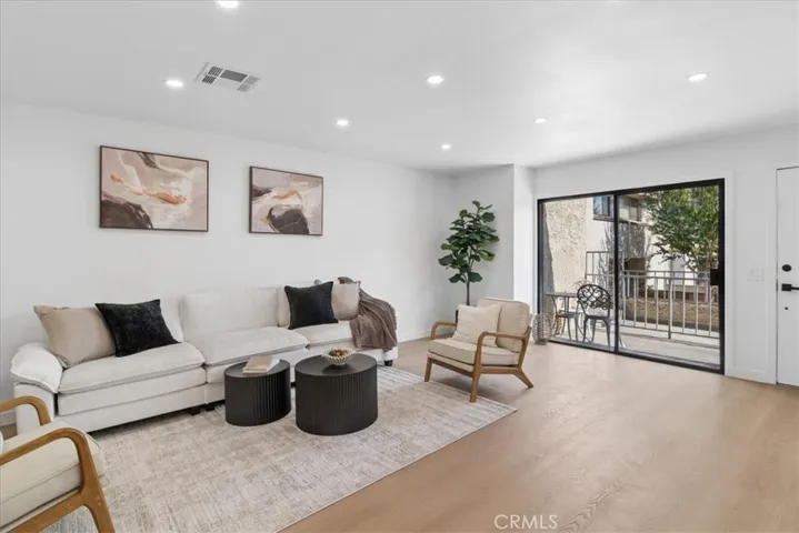 10234 Variel, Chatsworth, California 91311 — photo 4