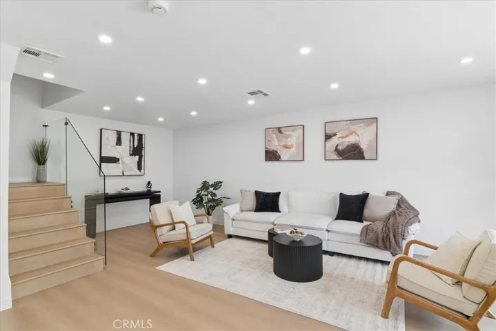 10234 Variel, Chatsworth, California 91311 — photo 5