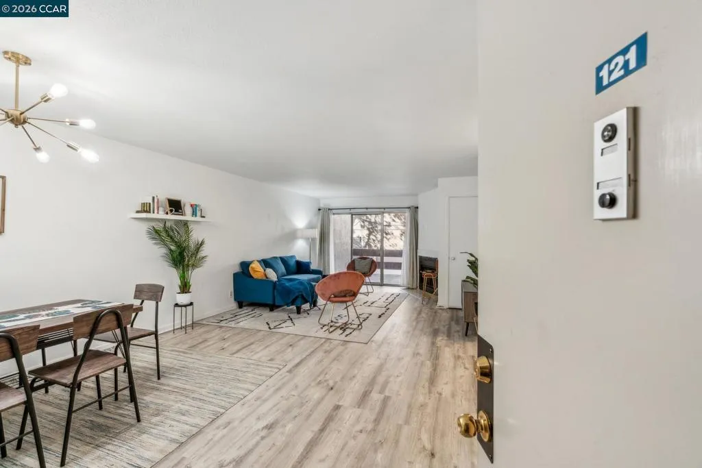 2121 Vale Rd