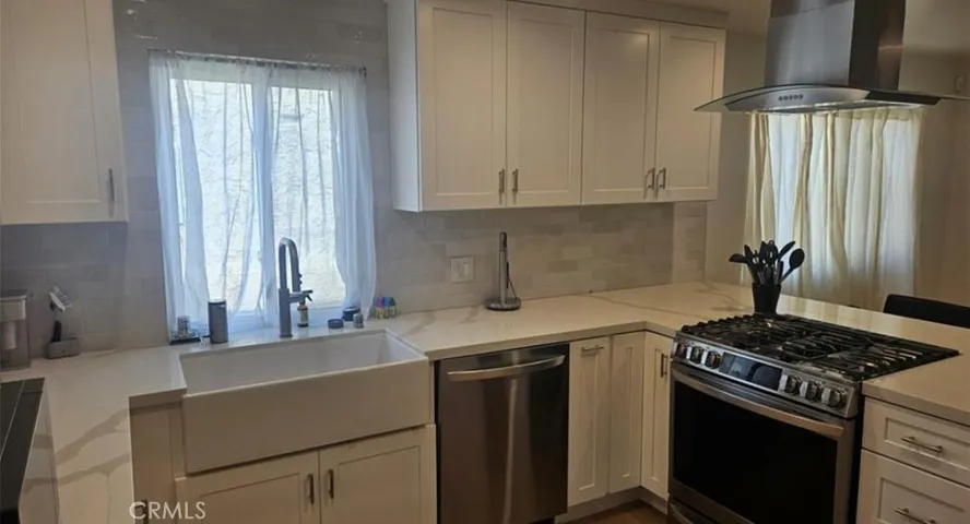 18333 Hatteras 68, Los Angeles, California 91356 — photo 4