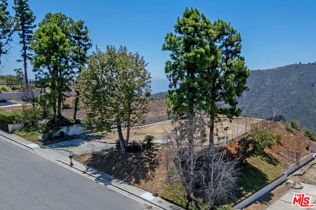 16748 Monte Hermoso Drive, Los Angeles, California 90272 — photo 5