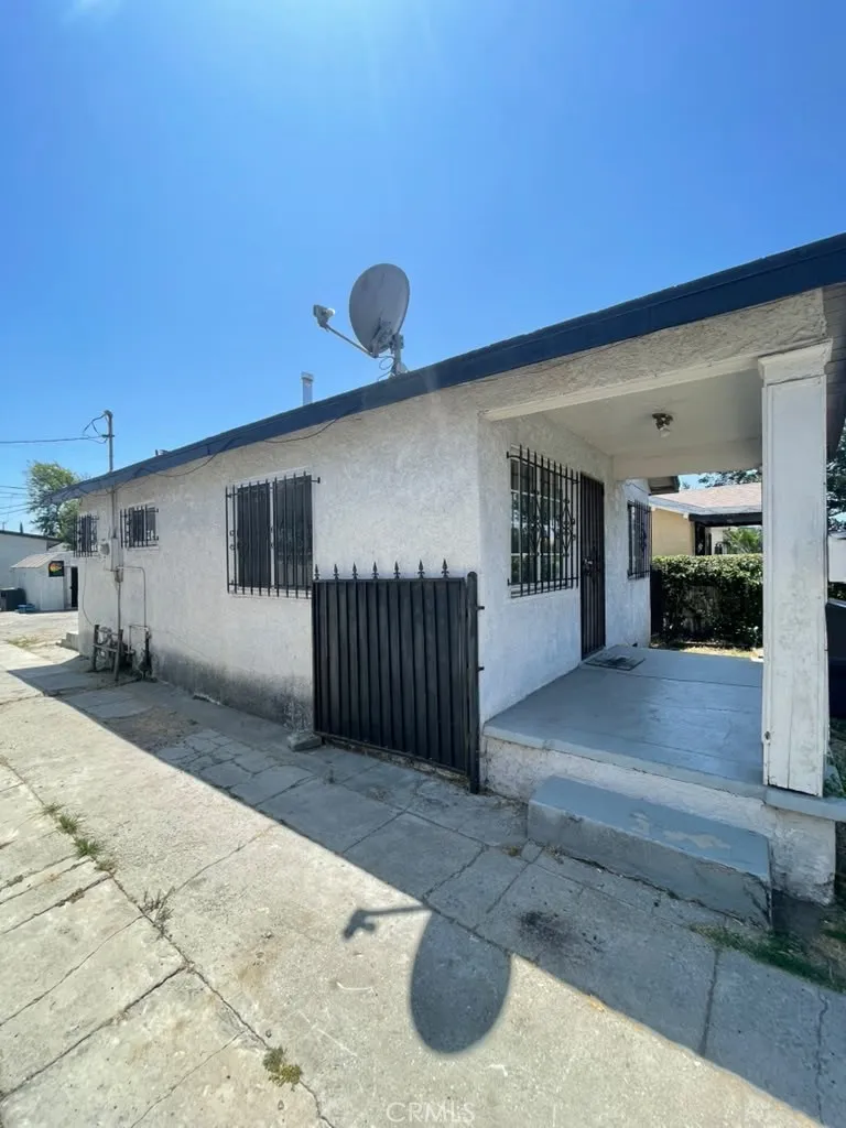 530 W Poplar, Compton, California 90220 — photo 4