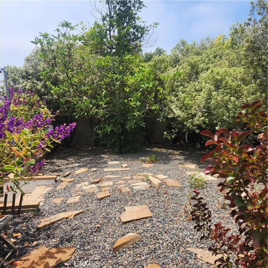 Upper level of back yard - peaceful..