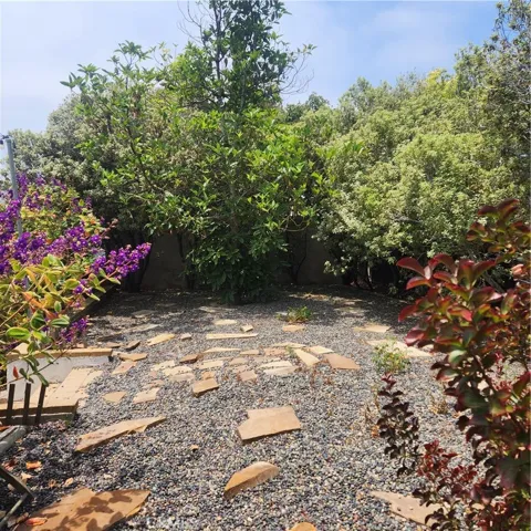 Upper level of back yard - peaceful..