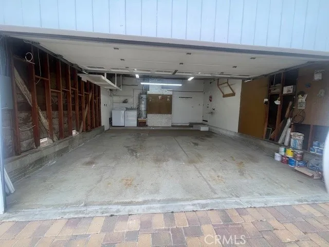 Garage with direct entry into house