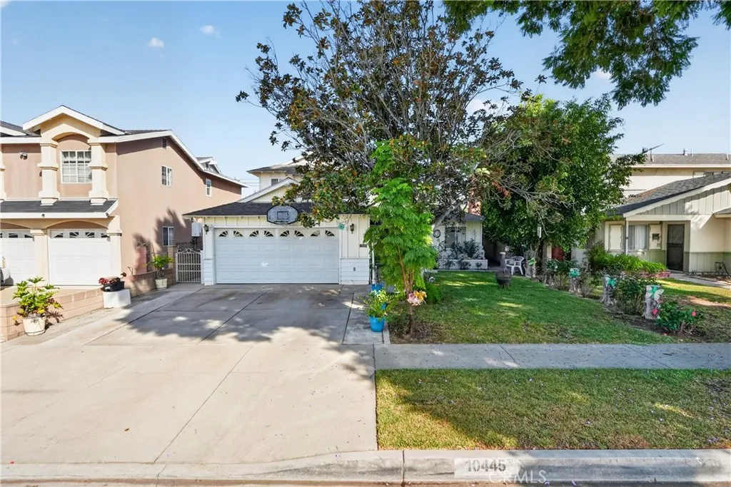 10445 Valley View Ave