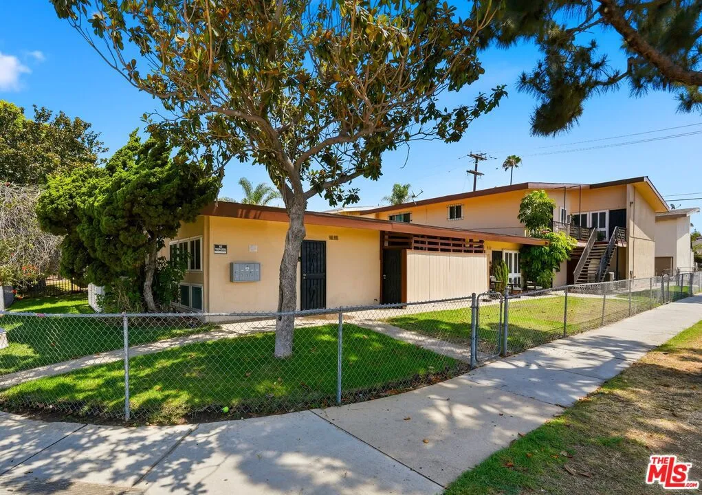 10242 S 10th Avenue, Inglewood, California 90303 — photo 4
