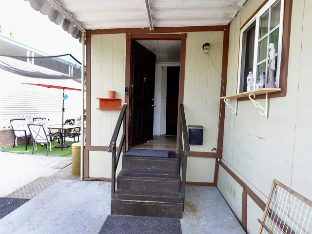 200 Olive Avenue 27, Vista, California 92083 — photo 4