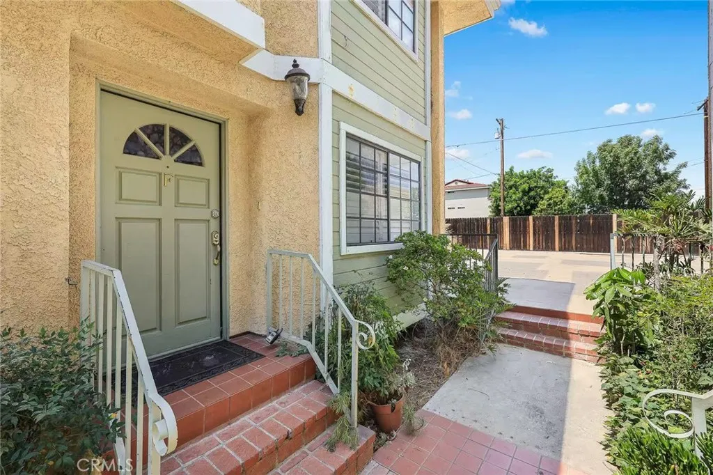 25 Palmetto Dr