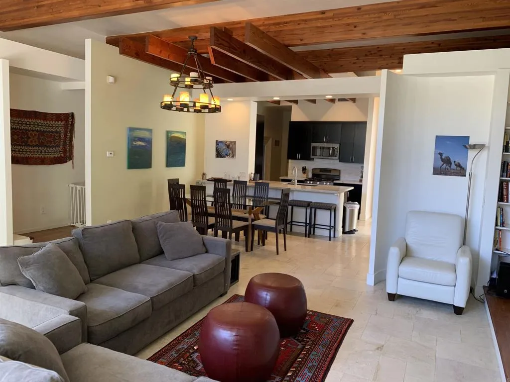 605 Bonair Pl