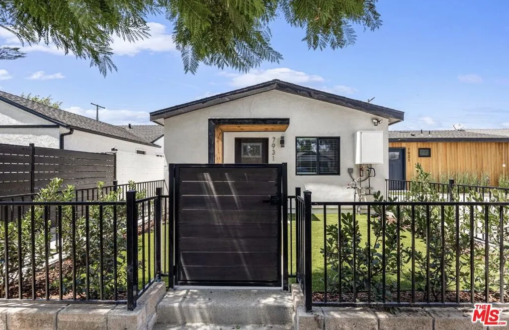 7931 Zelzah Ave