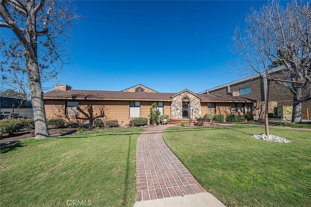 1241 E Burnett, Signal Hill, California 90755 — photo 5