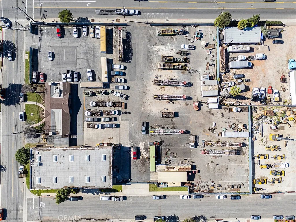 1241 E Burnett