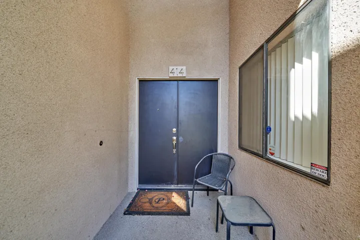 414 Village Square W Palm-large-002-028-