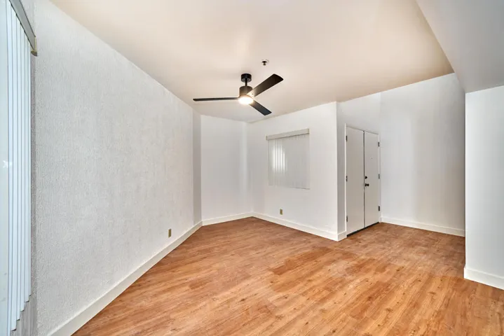 414 Village Square W Palm-large-006-030-
