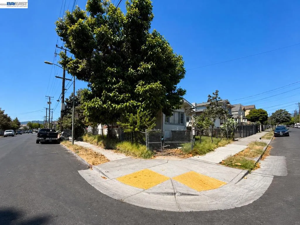 1701 10th Ave, Oakland, California 94606 — photo 5